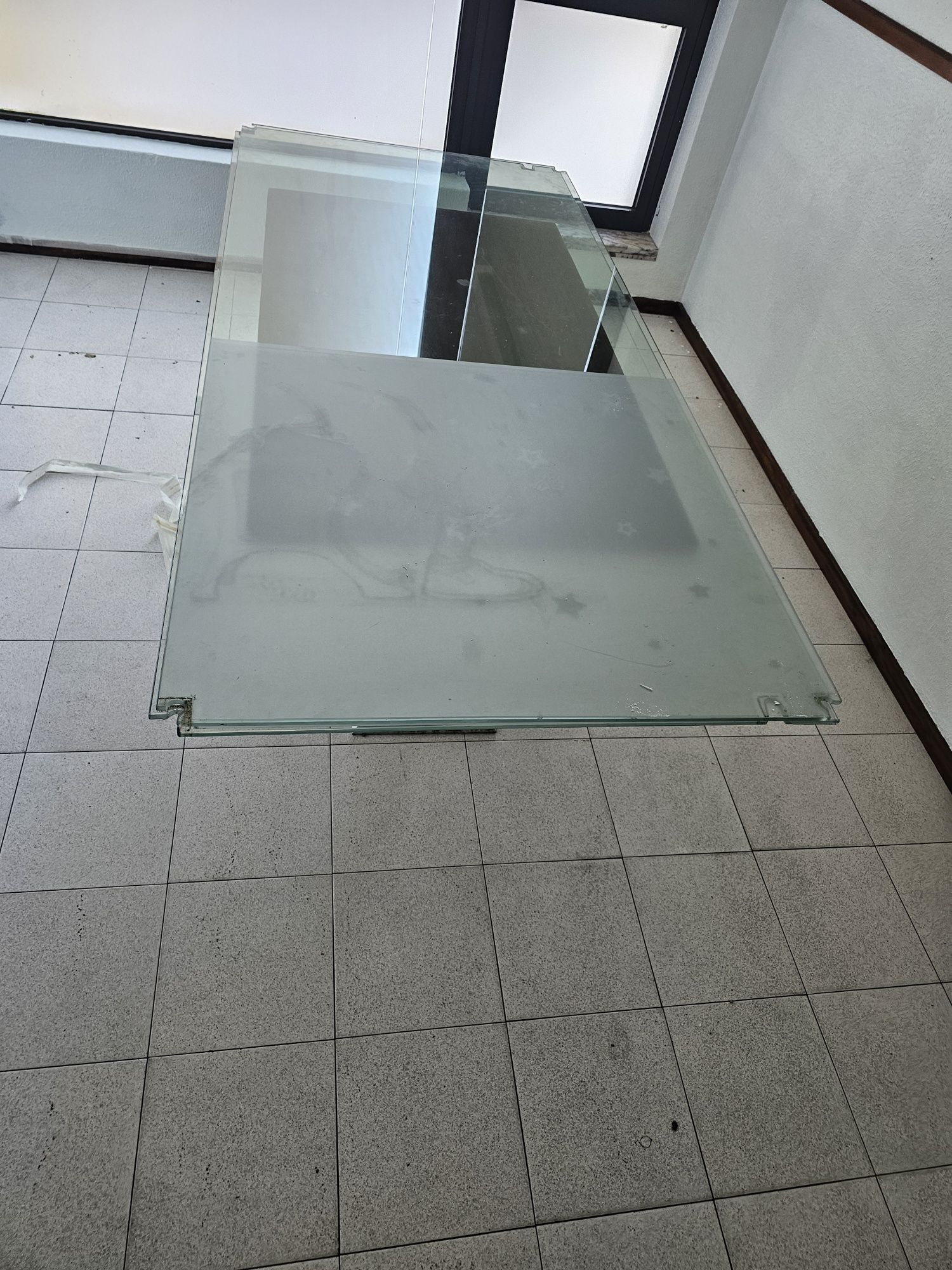 Vendo porta em vidro para entrada de estabelecimento