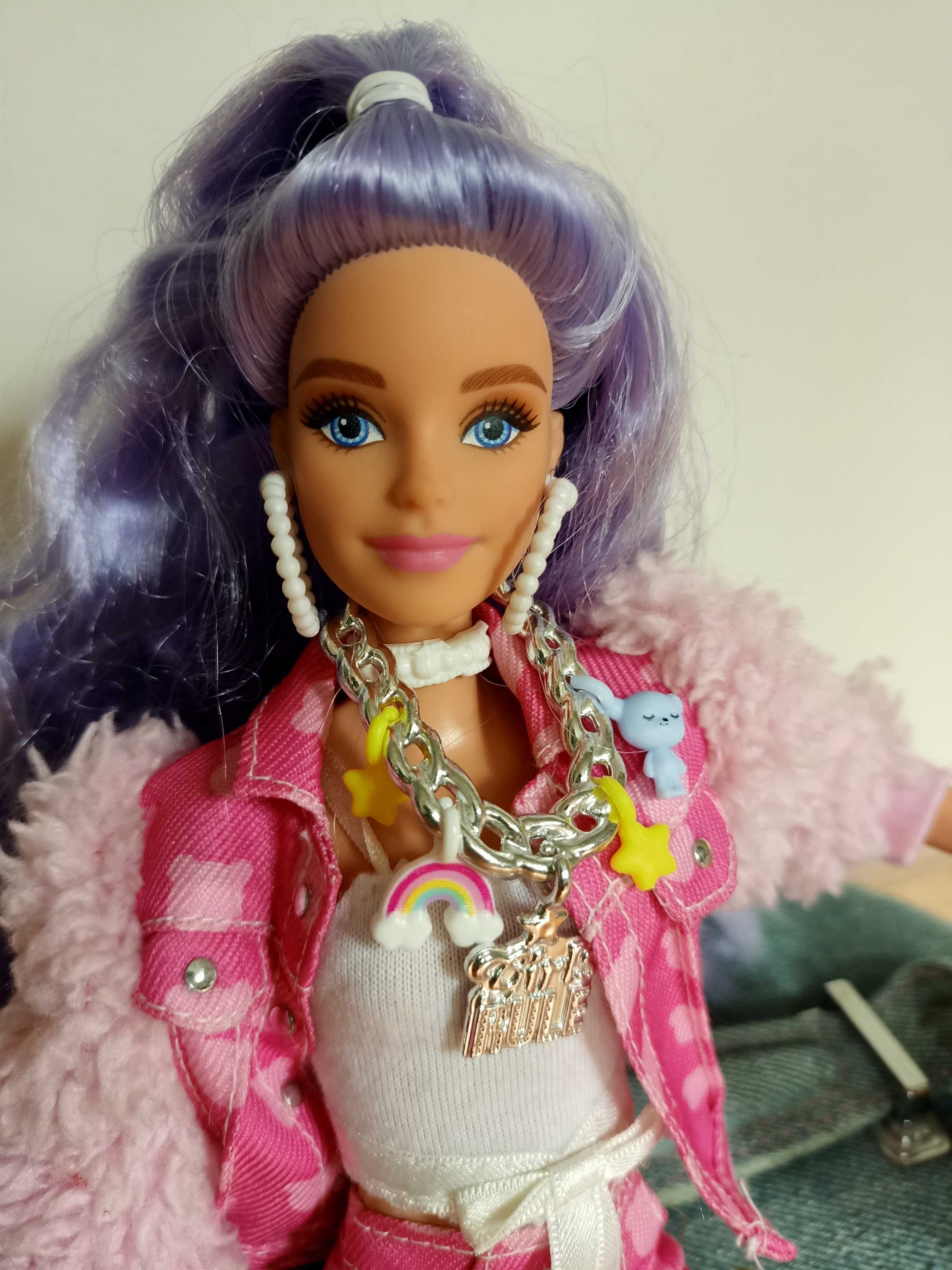 Barbie Extra Moda z buldogiem