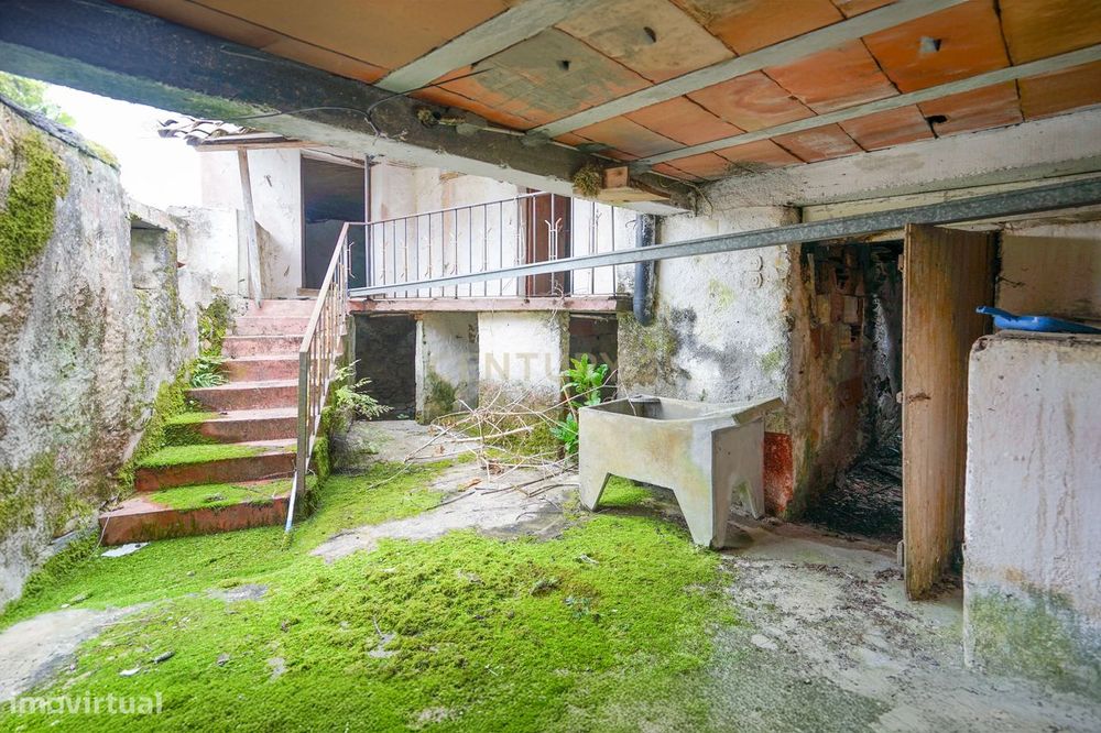 Moradia T2 para reabilitar na Lousã.