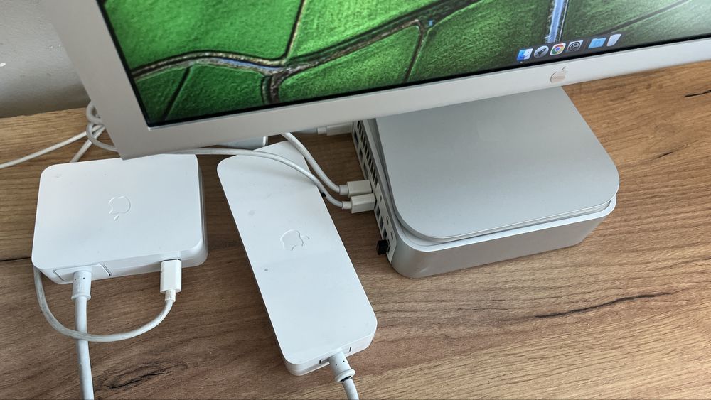 Mac Mini 2009r 8/256GB + monitor