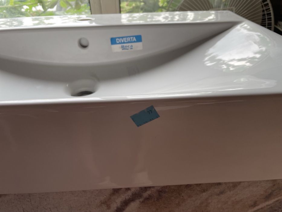 Продам умивальник Roca Diverta 75