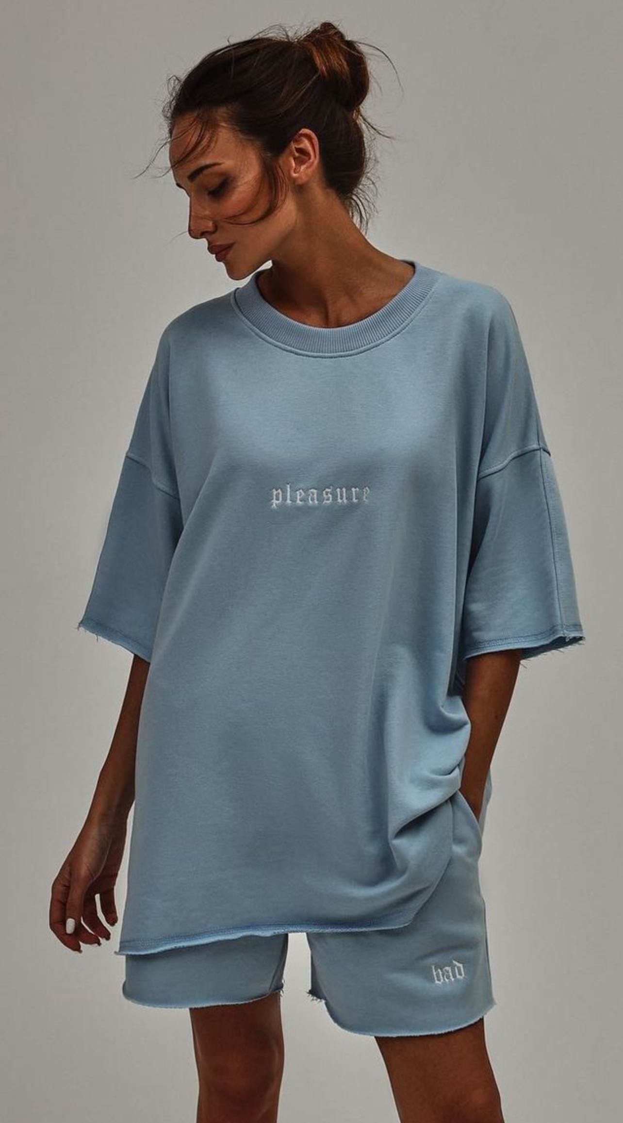 Garnitur z krótkimi spodenkami i koszulką „Pleasure”