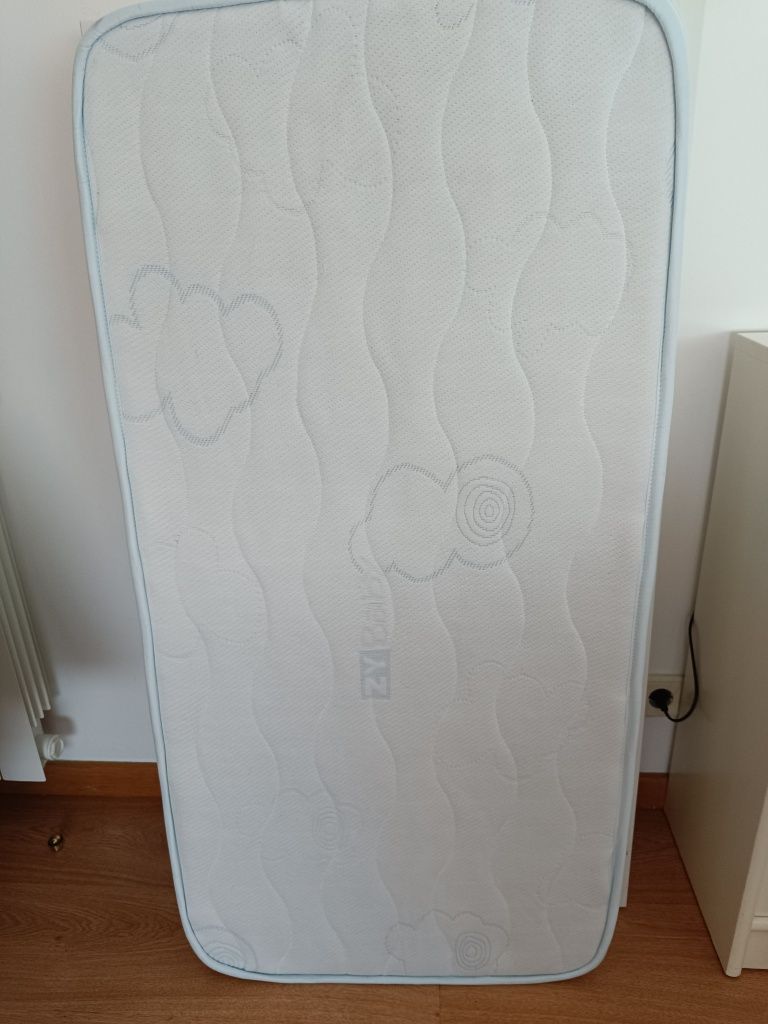 Berço IKEA com colchão