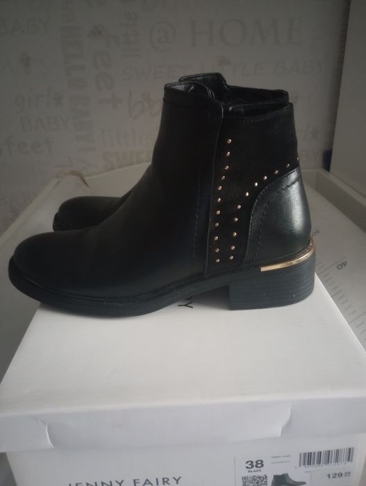 Krótkie kozaczki dodatki złote ocieplane