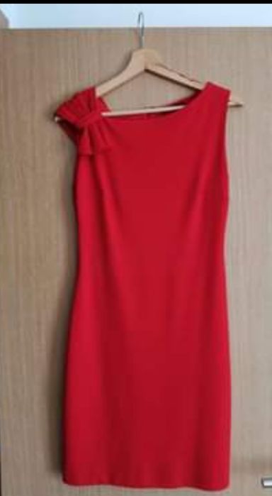 Vendo vários vestidos