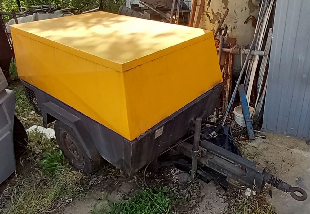 Sprężarka śrubowa spalinowa na wózku