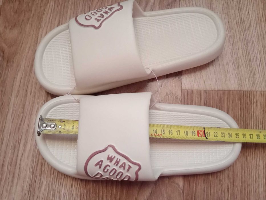 Шльопанці. Тапочки.