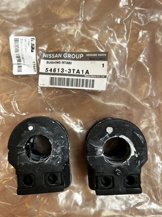 Оригінальні втулки стабілізатора NISSAN  54613-3TA1A