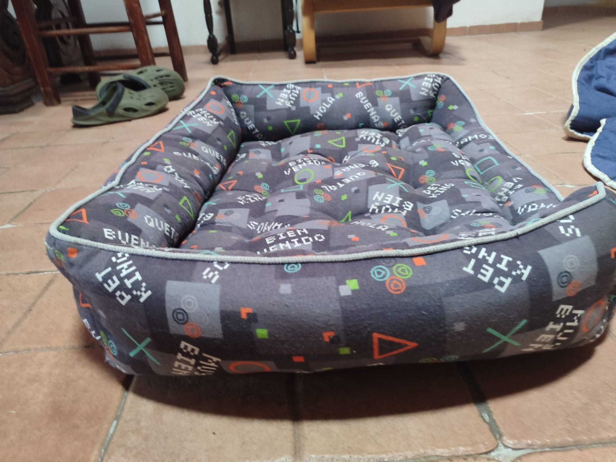Vendo Cama para Cão (Almofadada e Lavável)