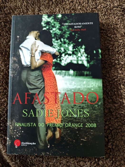 Livro "Afastado" Sadie Jones