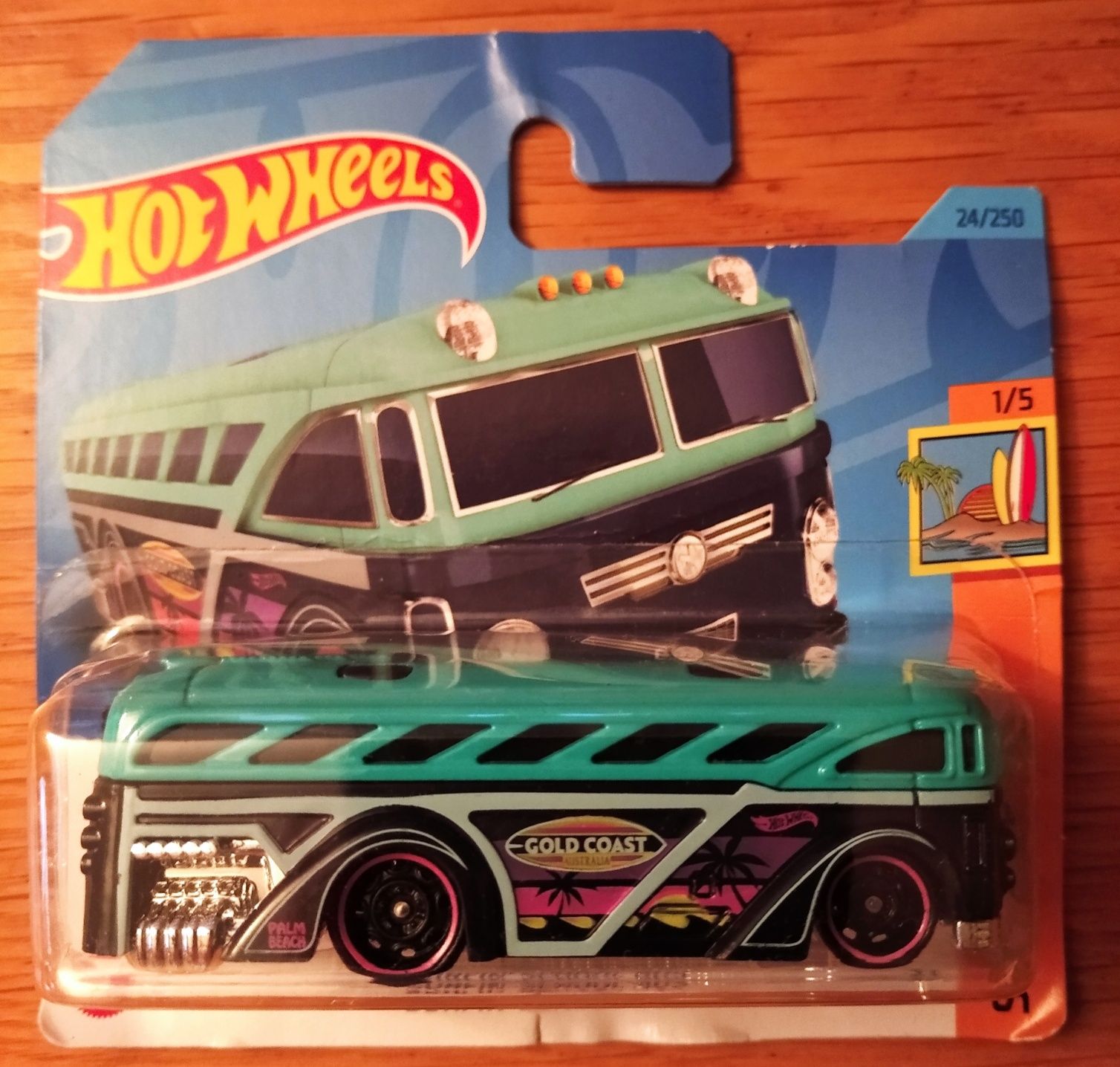 Hot Wheels модель Surfin' school bus (24/250) запечатанная