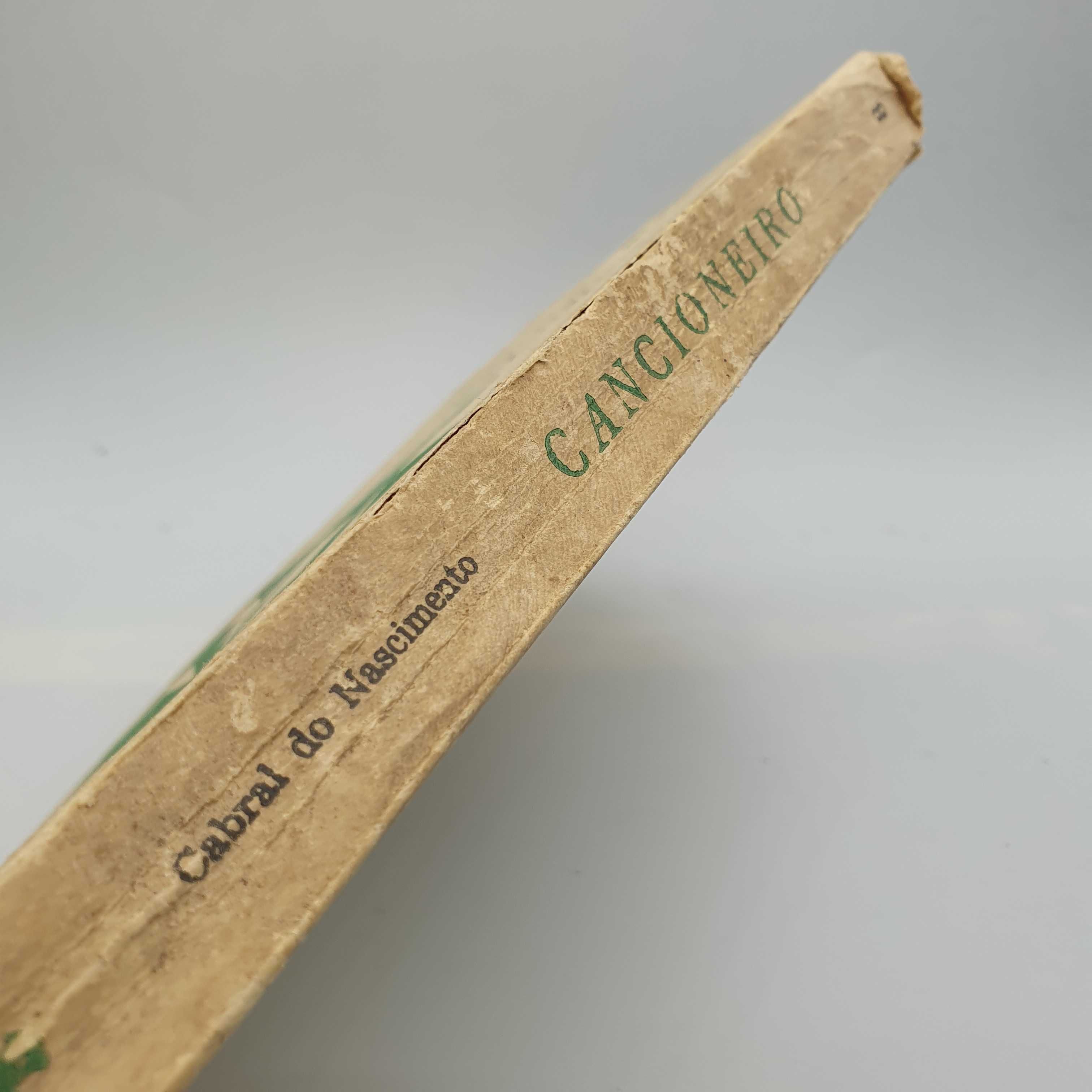 Livro - Cabral do Nascimento - Cancioneiro - Ref-PA6