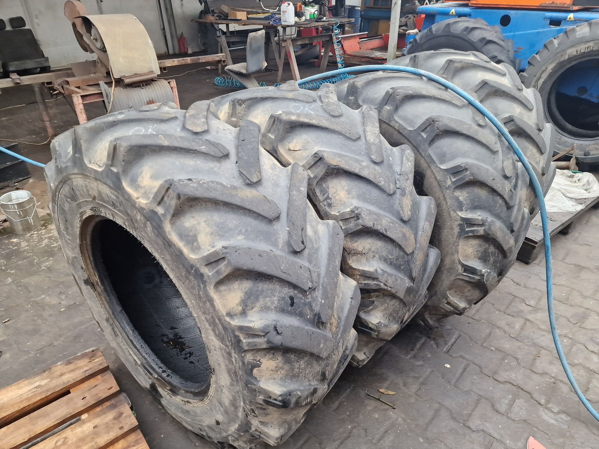 Opony jcb bkt 15.5/80 24