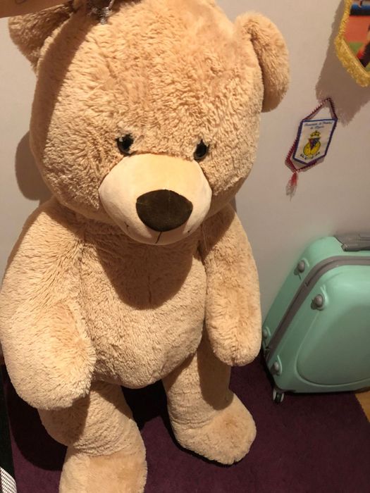 Urso de peluche bege,com 130 cm,como novo.