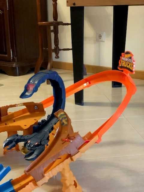 Pista Hotwheels Monster Trucks