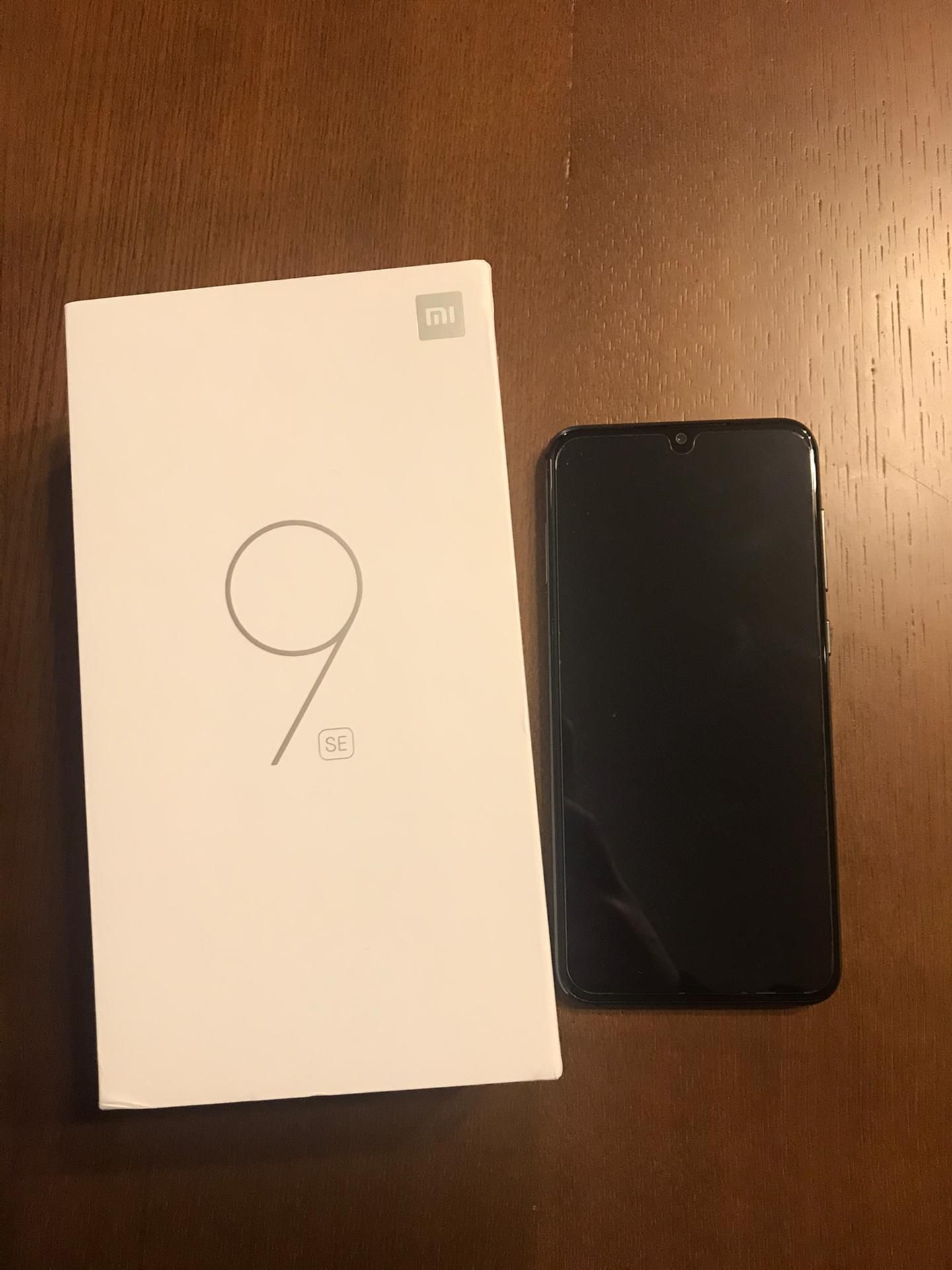 Vendo ou Troco Telemóvel Xiaomi Mi 9 SE 6GB RAM 128GB Dual SIM + Acess