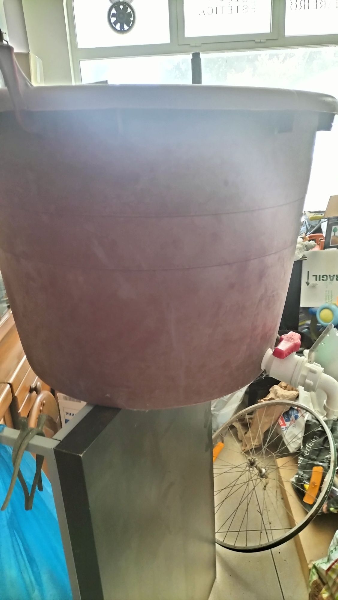 Equipamento para fabrico de vinho