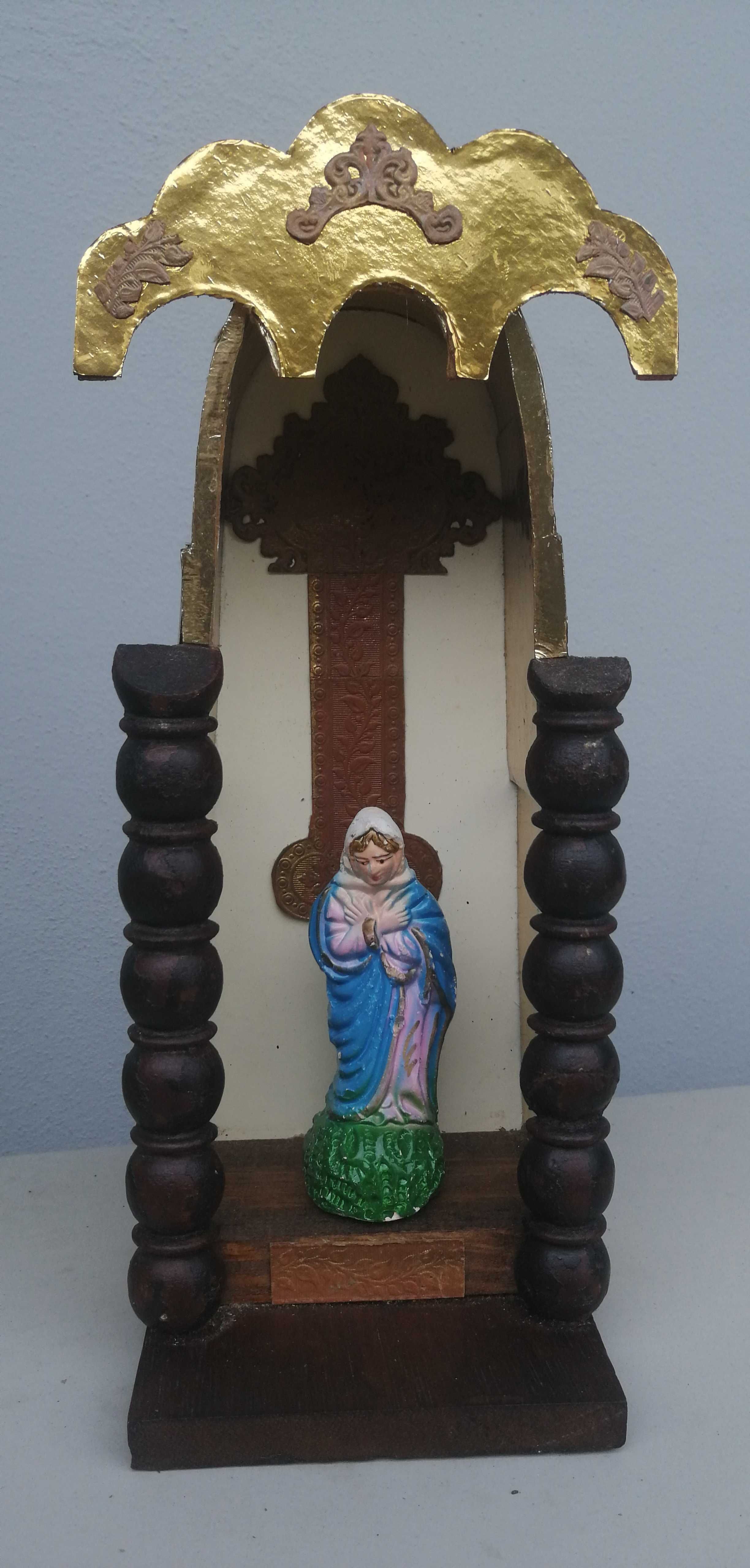Oratório em madeira