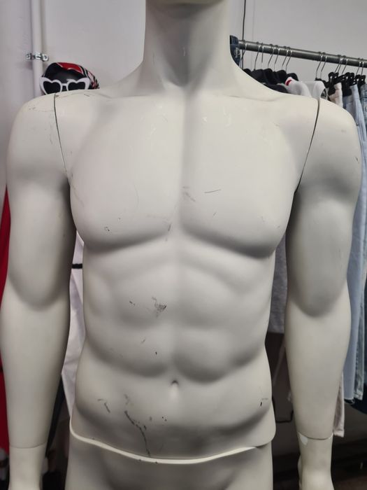 Manekin męski sklepowy