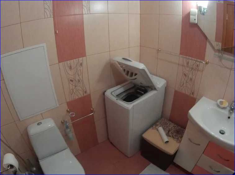 Здається двокімнатна квартира в центрі на короткий термін
