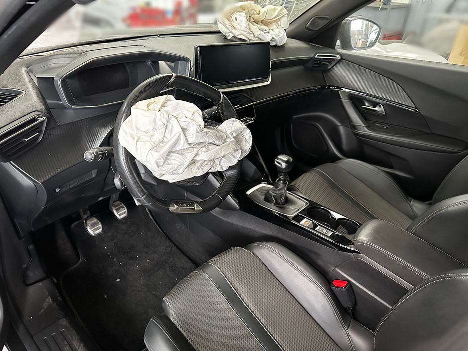 Peugeot 2008 1.2 GT - SALVADO