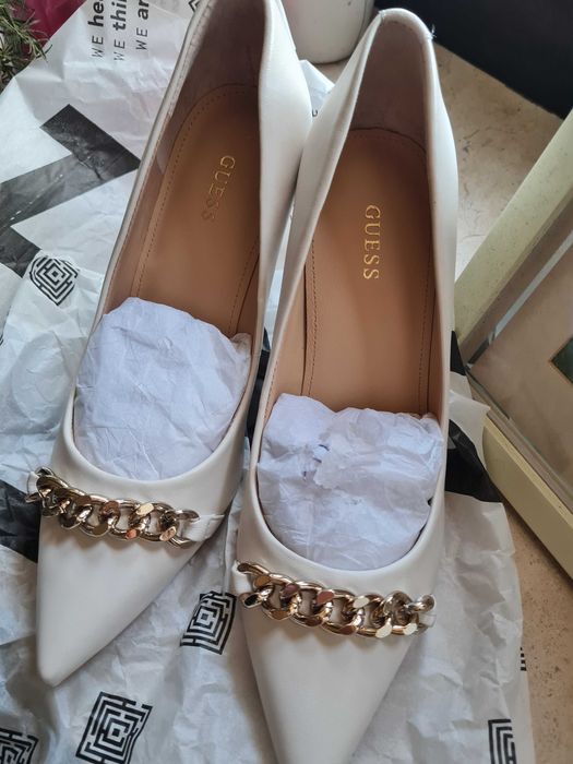 Sapato salto alto Guess