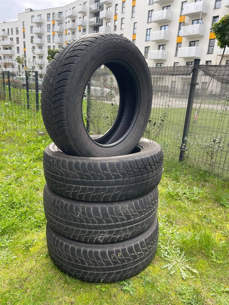 Nokian Tyres WR SUV 3 235/55 R18 99 V XL . Cena za complekt

Czy