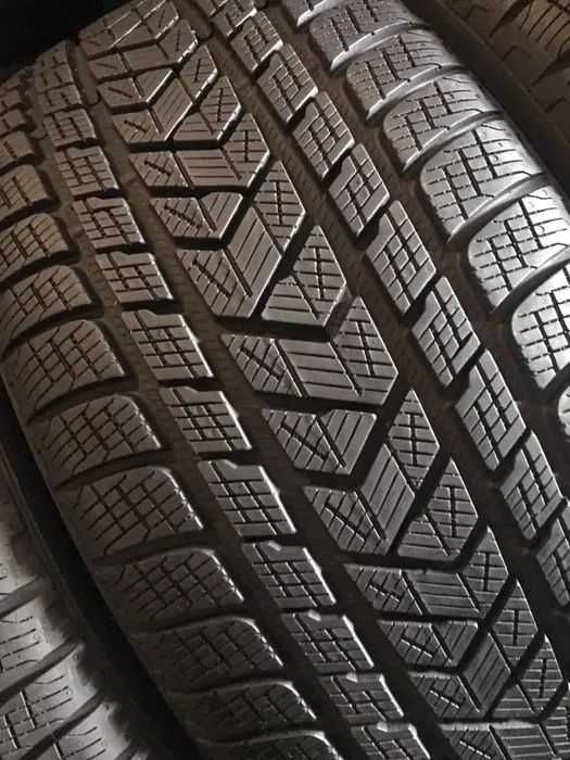 Купити різношорокий комплект зимових БУ шин резини 315/35R21+275/40R21