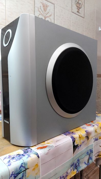 Продам сабвуфер корейской фирмы Samsung c  большим басовым динамиком