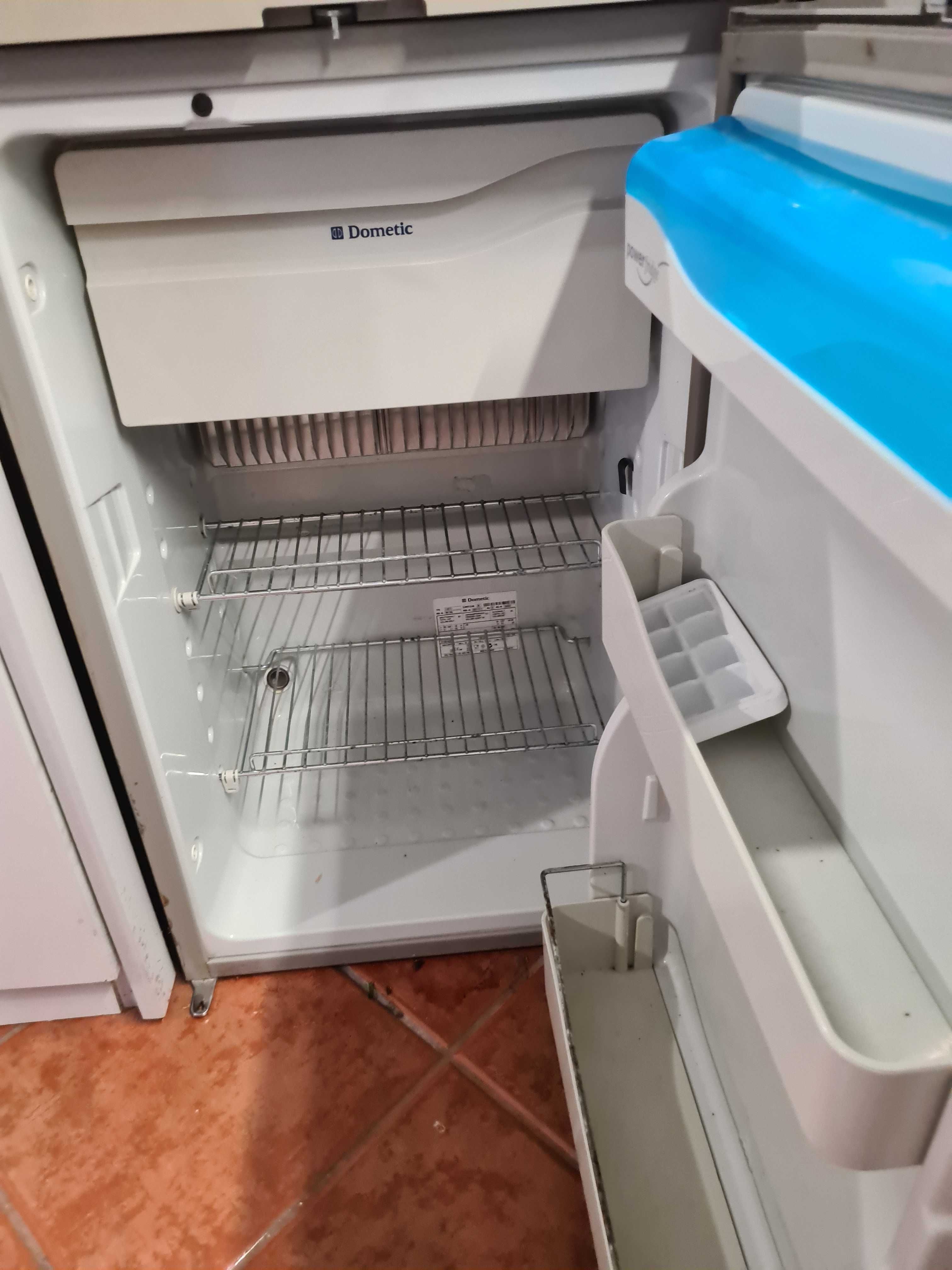 Frigorífico para autocaravana ou roulote Electrolux/Dometic