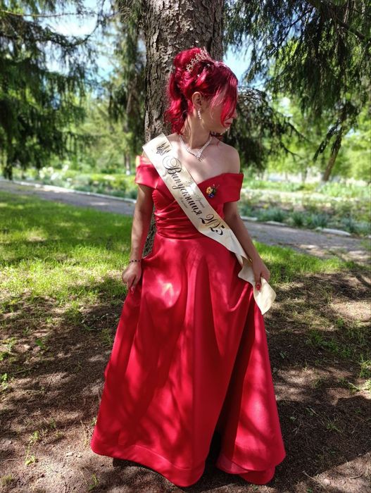 Сукня на вечір або випускний