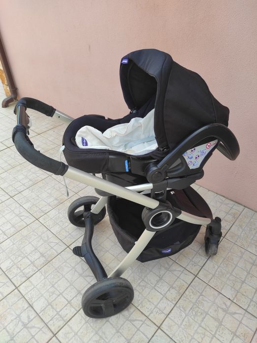 Carrinho de bebé trio Chicco urban
