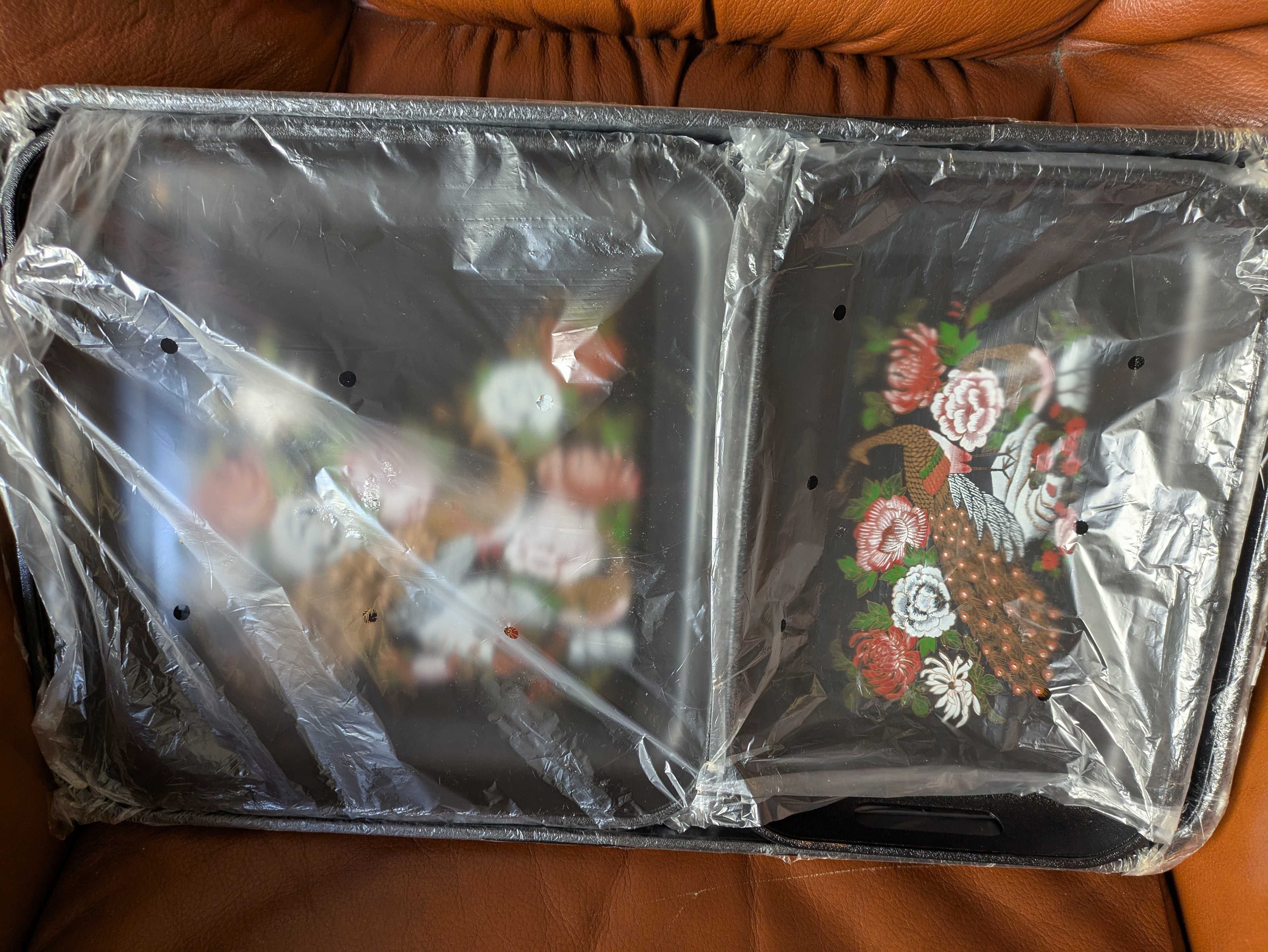 Bandeja de plástico como novas