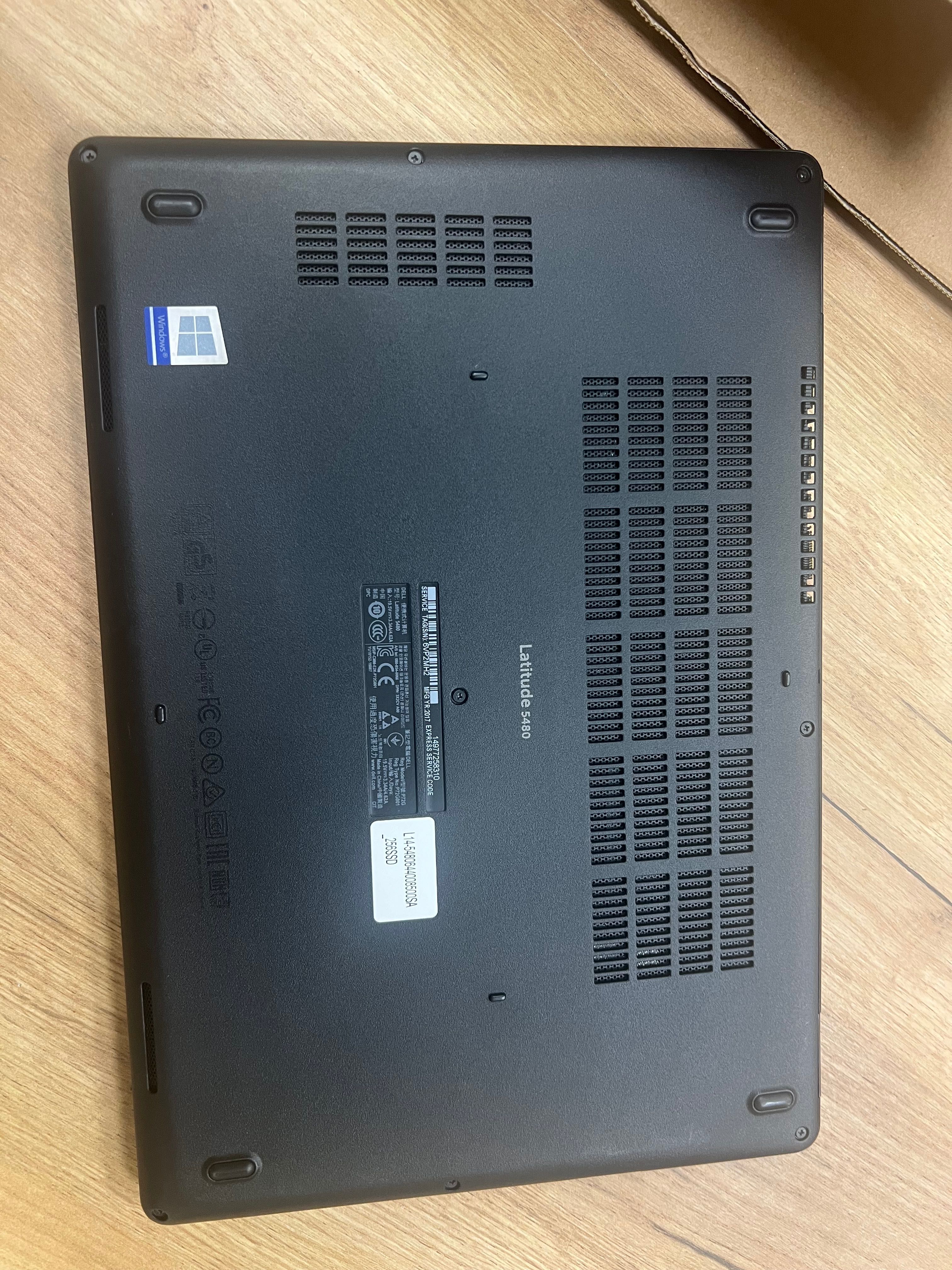 Dell latitude 14 cali 16gb ram 960 SSD Windows 11