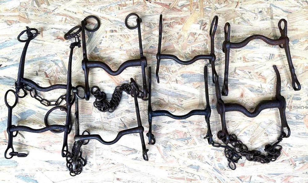 Freios ou grilhões antigos, para decoração