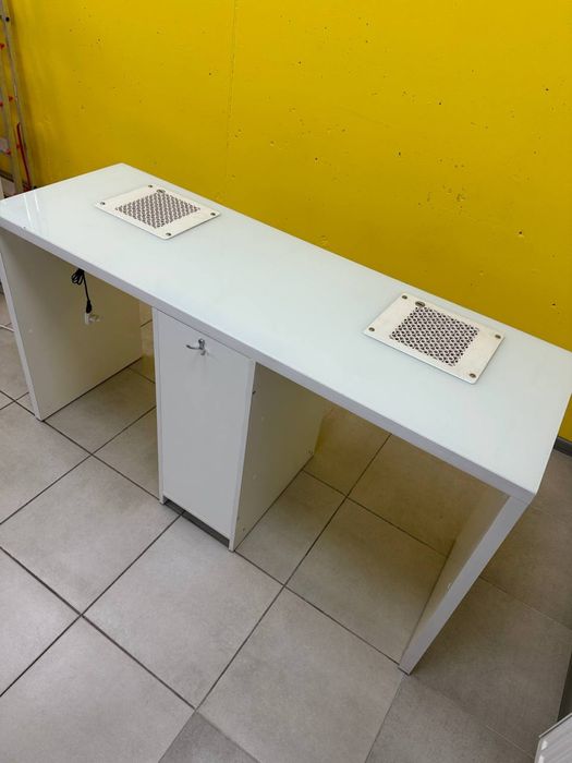 Терміновий продаж столів для манікюру з витяжками TERI