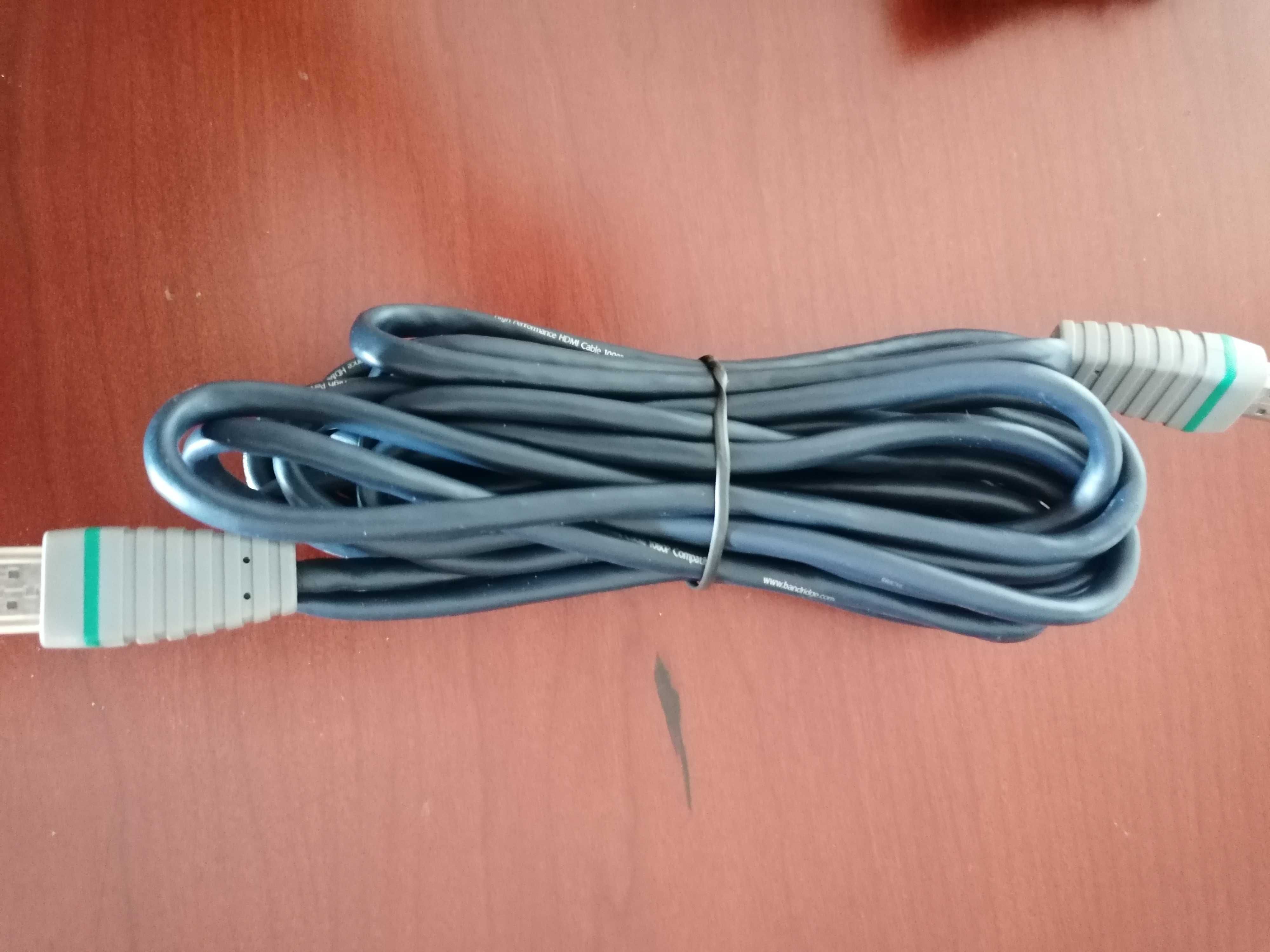 Três Cabos HDMI  variados
