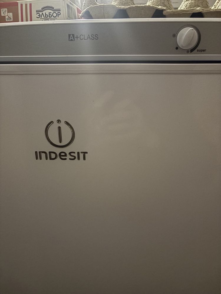 Морозильна камера Indesit