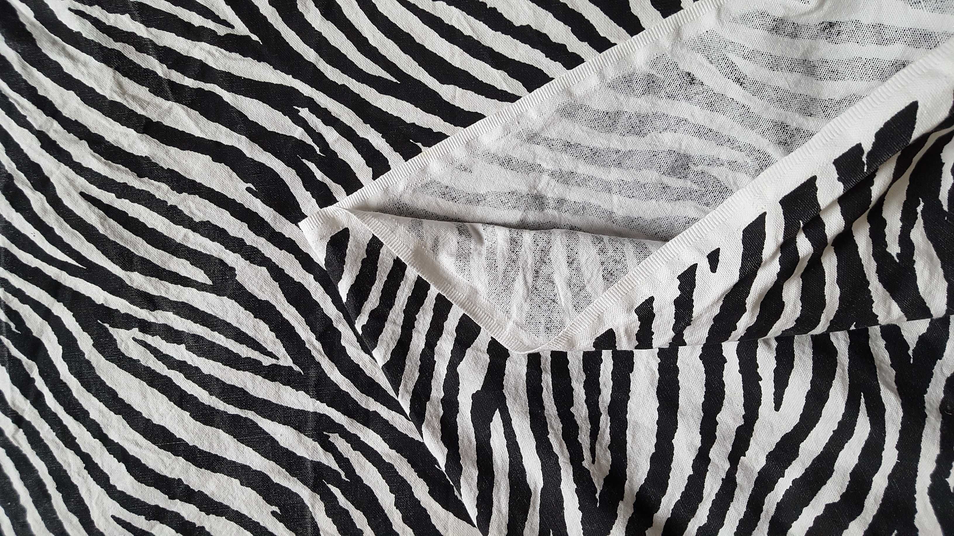 Narzuta czarno biała zebra 102x158 cm na łóżko dziecka