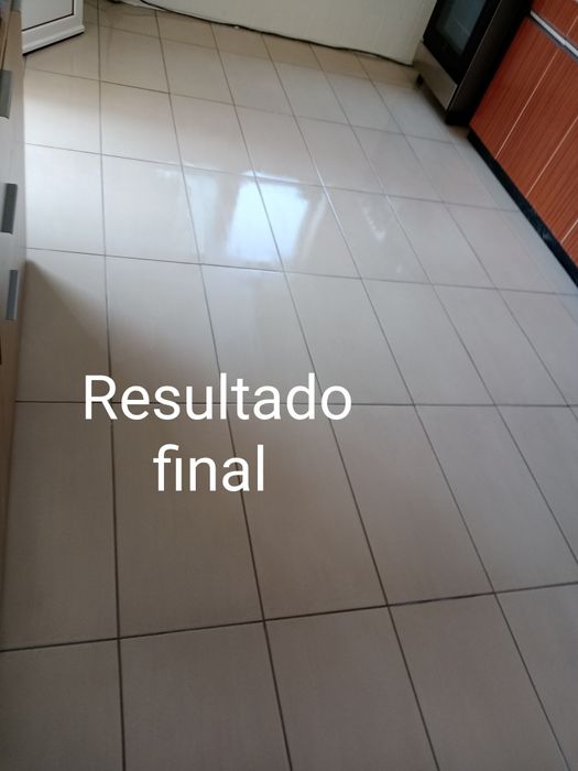 Envernizamento de tijoleira difíceis de limpar e danificadas