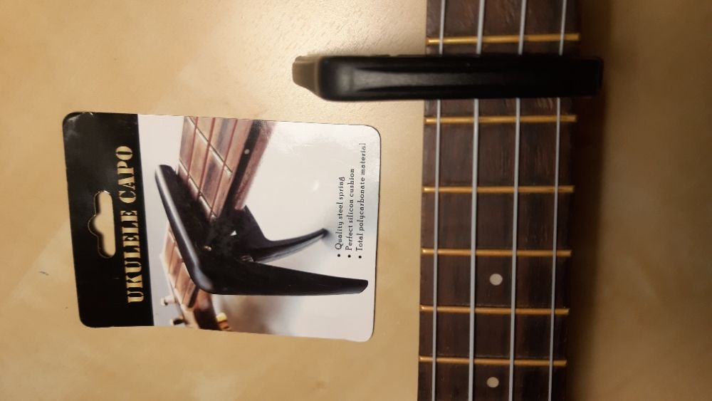 Capotraste / Transpositor (preto) para Ukulele