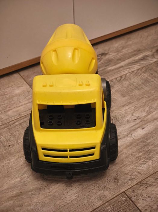 Samochodzik betoniarka