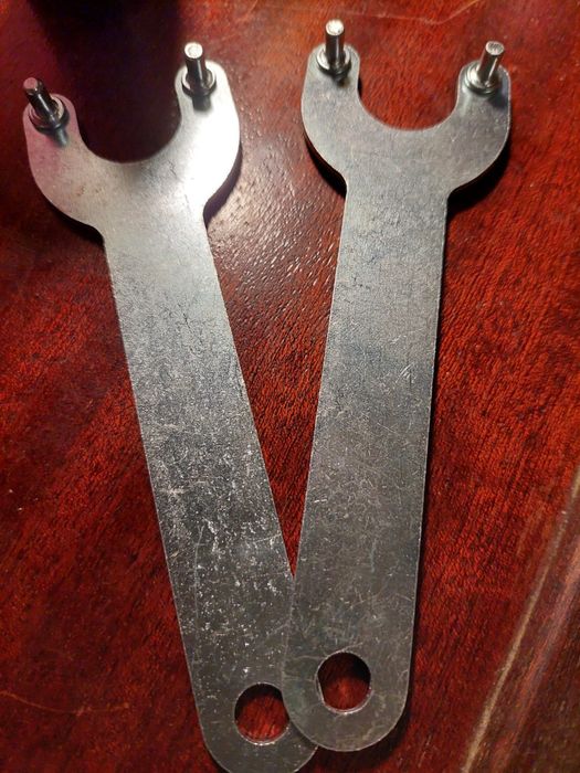 2 Chaves para disco barbadora.