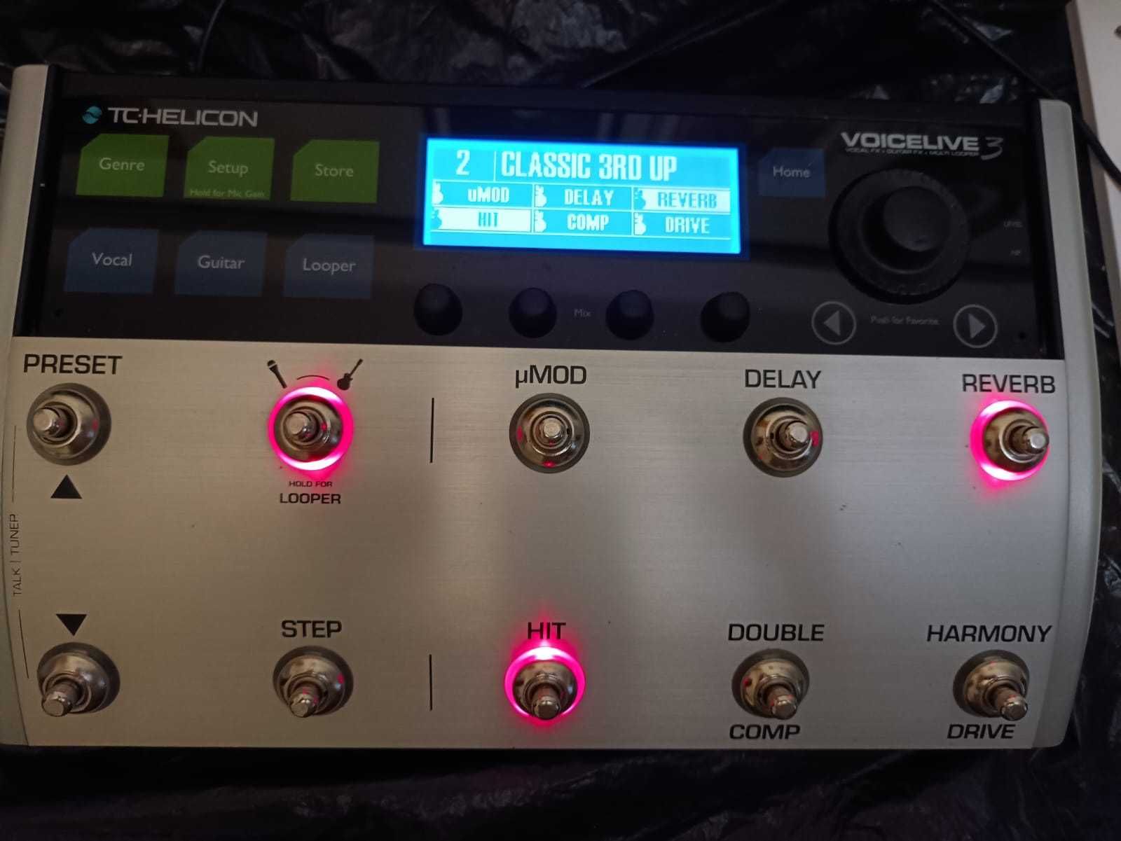 TC Helicon Voicelive 3 ведущий вокальный процессор.