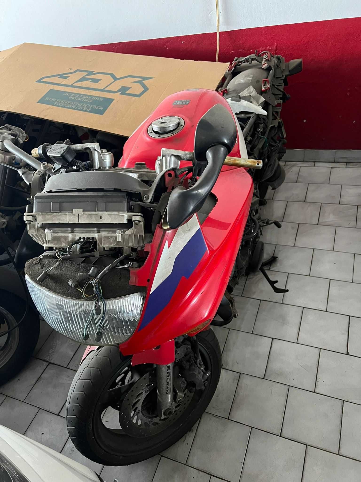 Honda CBR1000 - S/ documentos - Peças ou como está