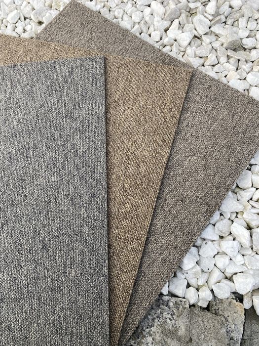 Wykładzina biurowa w płytkach 50x50 – super stan – tylko 5 zł/szt!