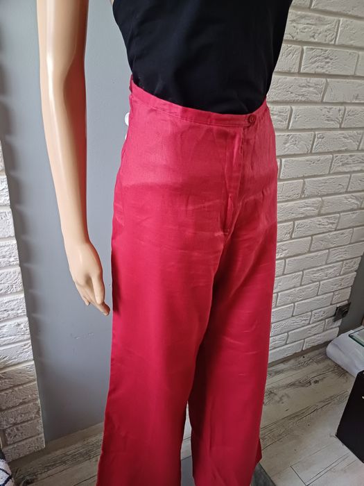Czerwone eleganckie spodnie