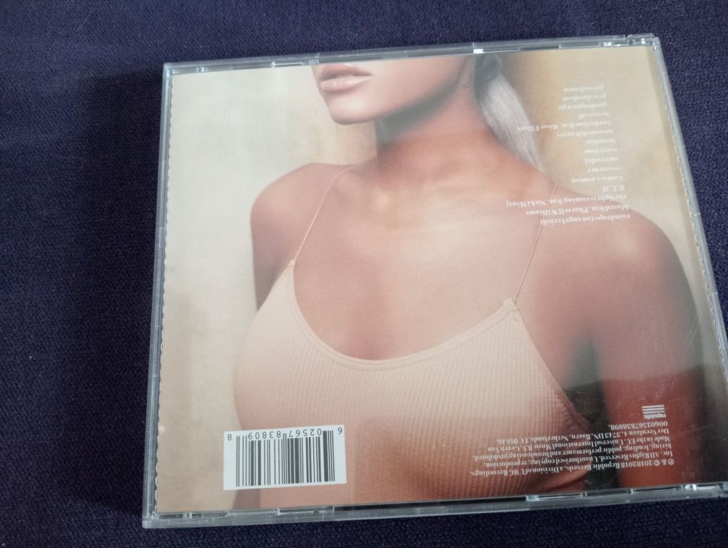 Ariana Grande - Sweetener