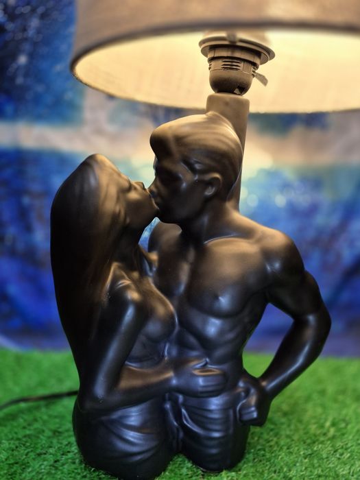 Piękna lampa porcelanowa.