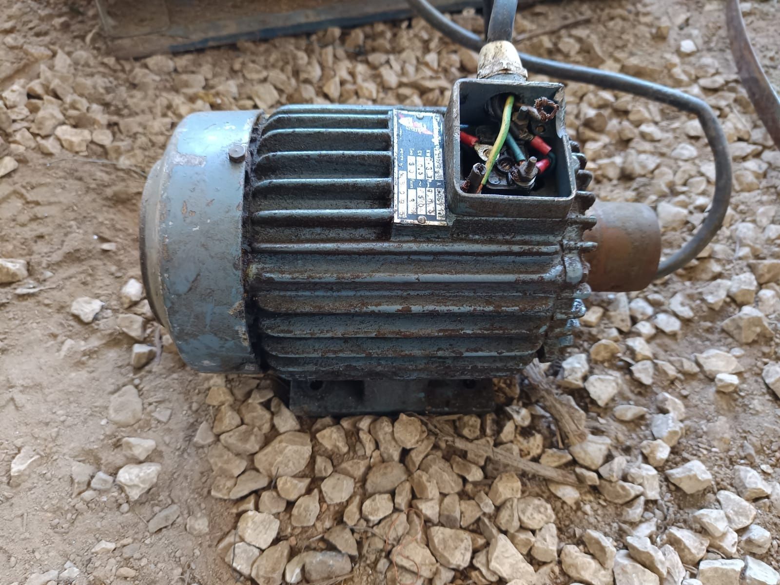 Motor trifásico e monofasica